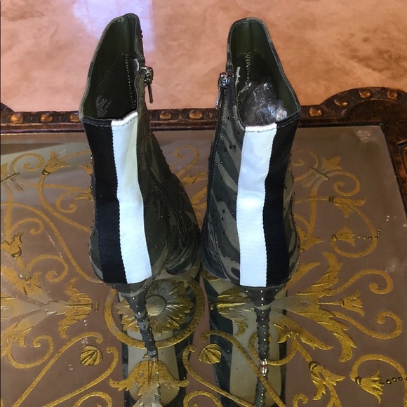 Like New Worn Once Steve Madden High-Heeled Bootie - Picture 5 of 8